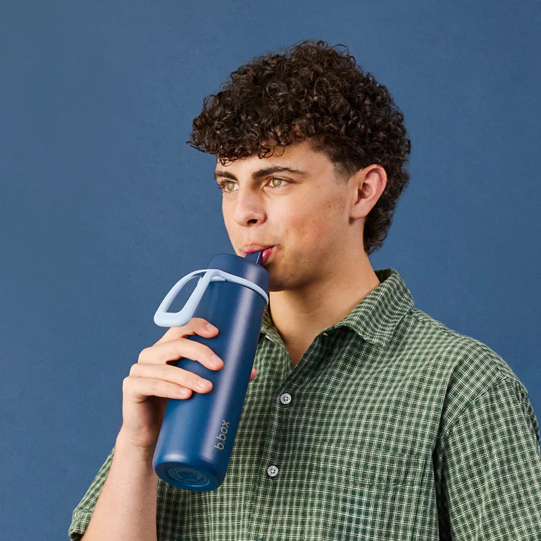 B.box 690 ml insulated flip-top bottle in midnight blue – leak‑proof stainless steel drink bottle with flip-sip lid, straw, triple insulation and carry loop