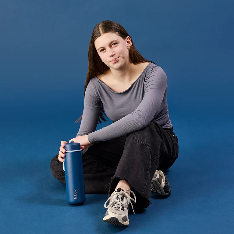 B.box 690 ml insulated flip-top bottle in midnight blue – leak‑proof stainless steel drink bottle with flip-sip lid, straw, triple insulation and carry loop