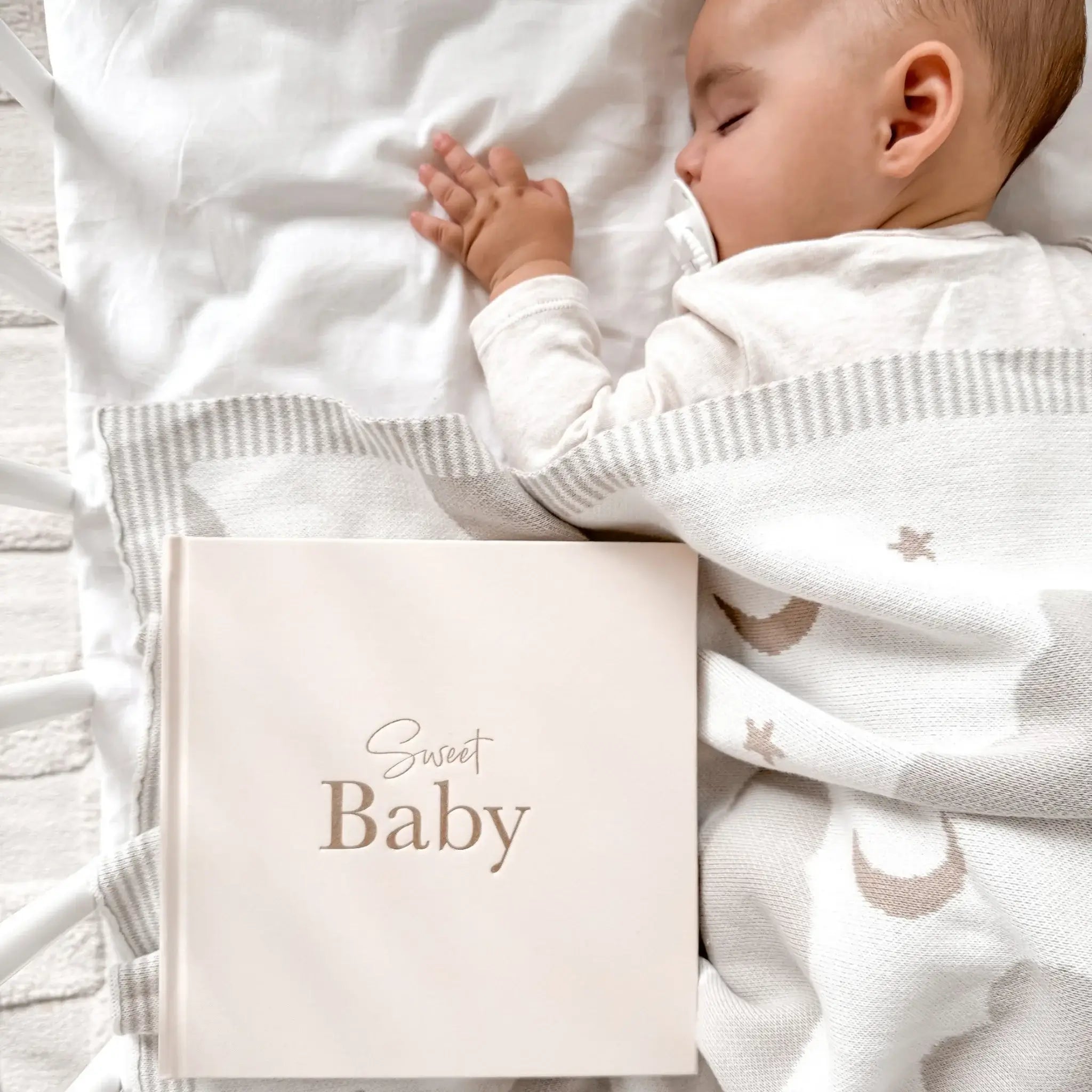 Little Love Chapters | Sweet Baby Blanket