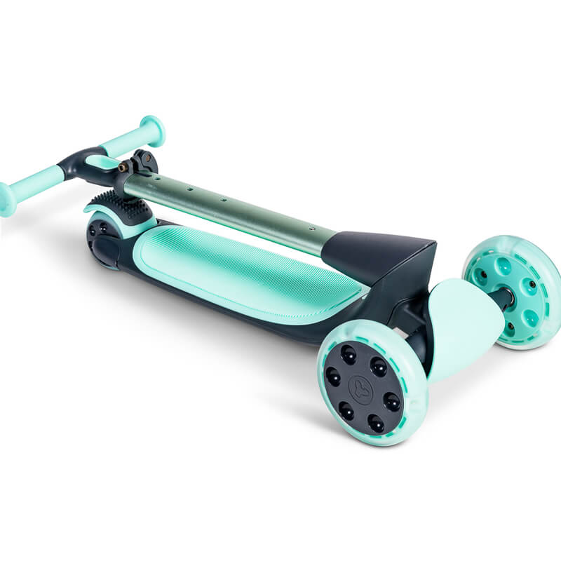 YGlider Nua green 2‑in‑1 foldable lean‑to‑steer scooter – lightweight kids’ scooter with adjustable arc‑folding handlebar, LED front wheels, wide rear wheel and wall‑mount accessory