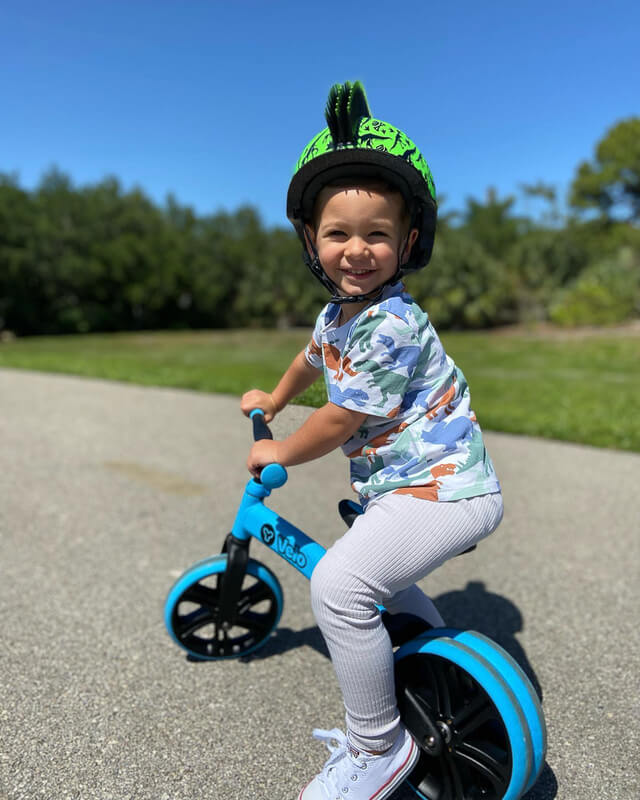 Velo Junior blue balance bike for toddlers – two‑stage no‑pedal training bike with dual rear wheels, adjustable seat and handlebars, lightweight aluminum frame and puncture‑proof wheels