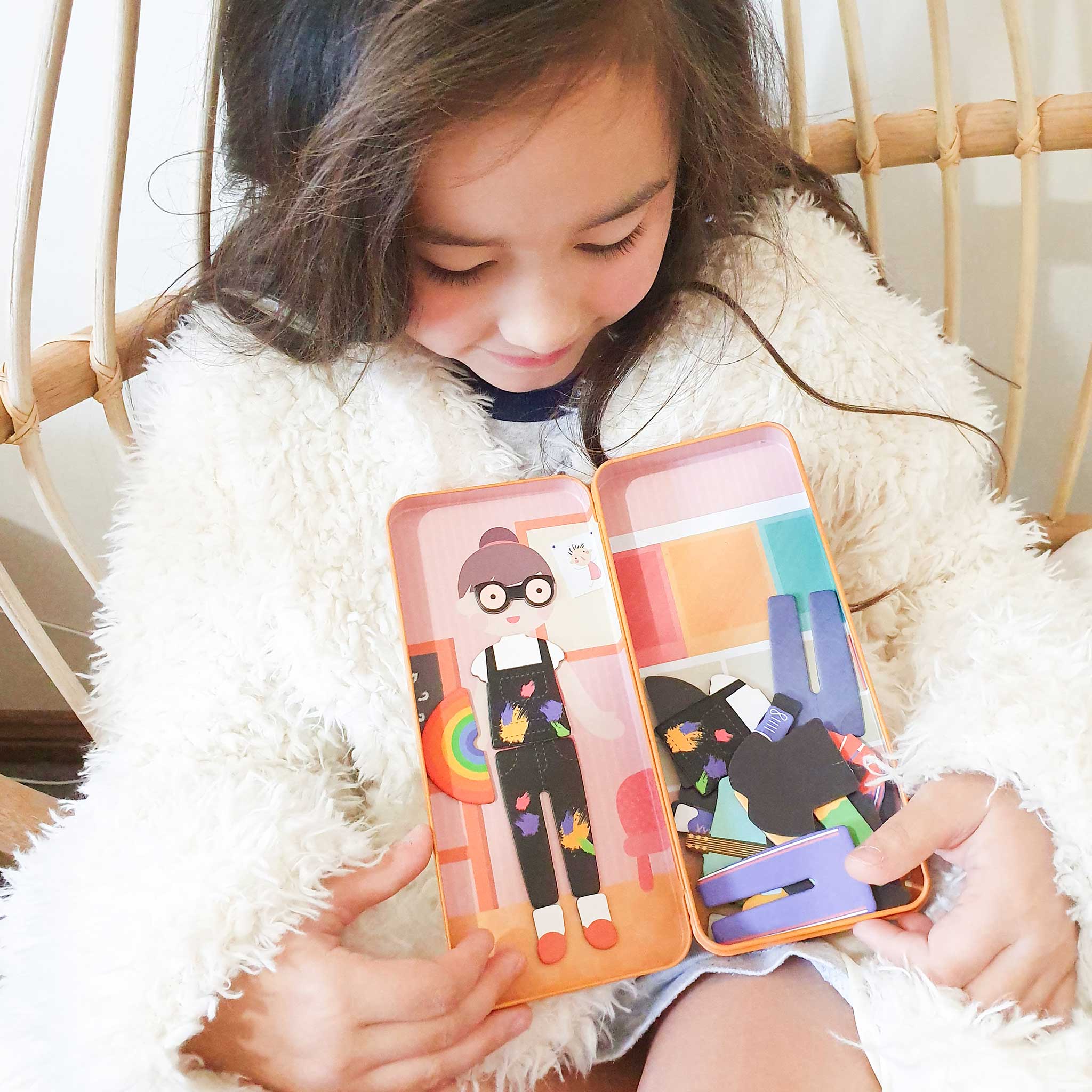 MierEdu Magnetic Puzzle Box – Preschool Teacher edition featuring mix-and-match magnetic dress-up pieces and illustrated backgrounds for imaginative play and storytelling